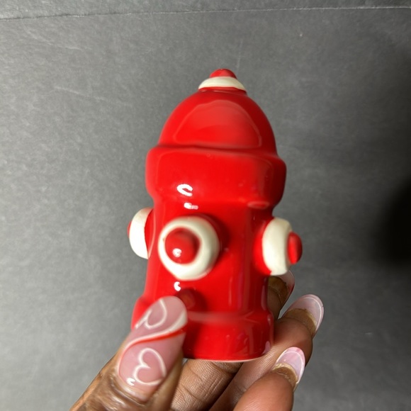 Dog and Fire Hydrant Salt and Pepper Shakers - Picture 3 of 14